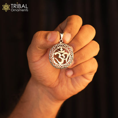 925 sterling silver 'Aum' OM pendant, handmade unisex mantra jewelry by TRIBAL ORNAMENTS, stylish and personalized pendant.