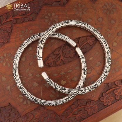 Stylish 925 sterling silver vintage foot kada ankle bracelet with tribal ethnic design, handmade by TRIBAL ORNAMENTS.