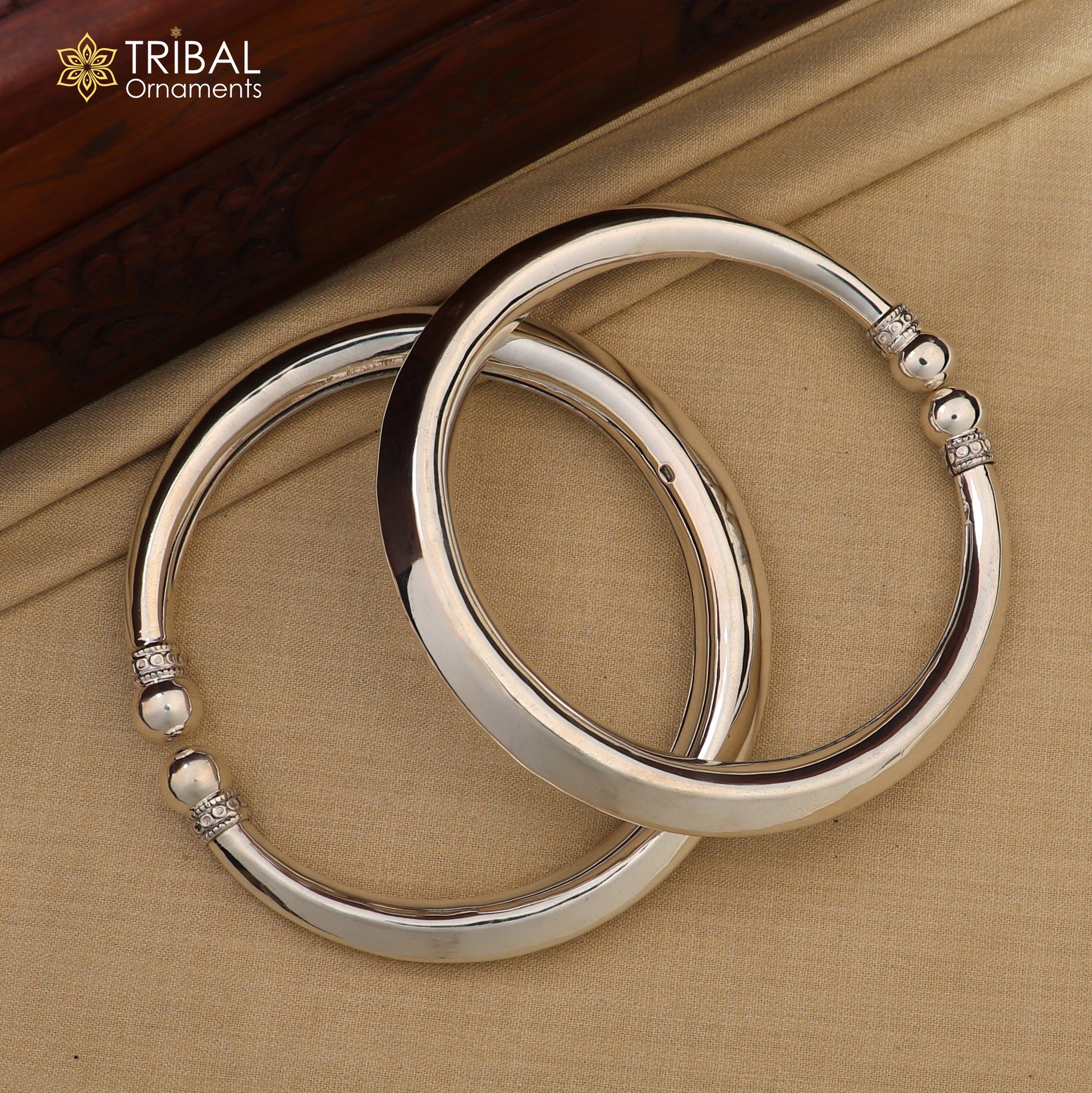 Shiny 925 sterling silver unisex foot bracelet with a simple elegant design, perfect as an ankle kada jewelry piece.