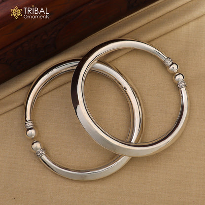 Shiny 925 sterling silver unisex foot bracelet with a simple elegant design, perfect as an ankle kada jewelry piece.