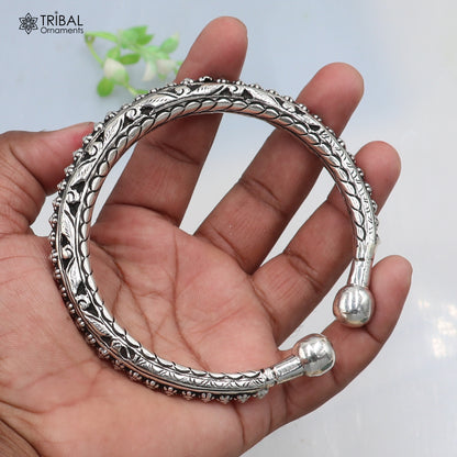 Sterling silver vintage ethnic Chitai work foot ankle kada bracelet with intricate tribal design from TRIBAL ORNAMENTS.
