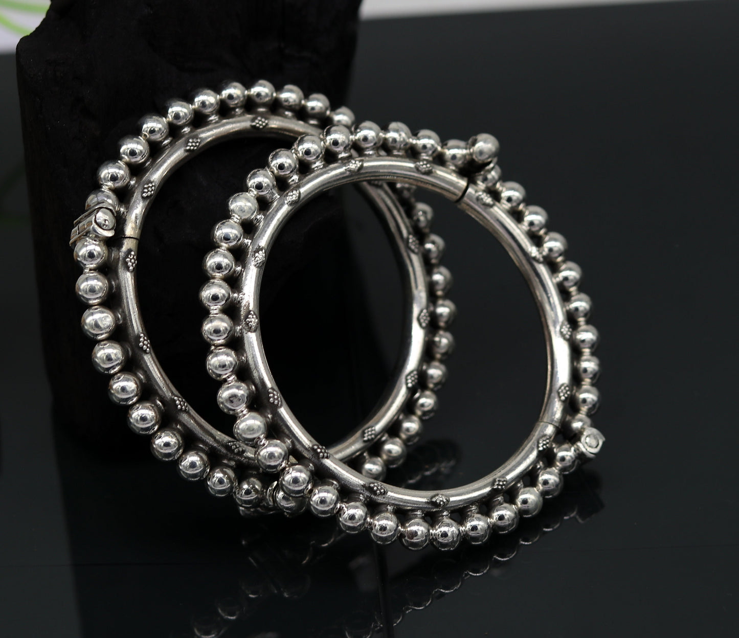 Elegant 925 sterling silver beaded bangle bracelet with handmade tribal and vintage design, perfect for bridesmaids or gifts.