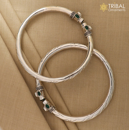 Sterling silver ankle kada bracelet with a stylish design and a vibrant green stone, crafted by TRIBAL ORNAMENTS.