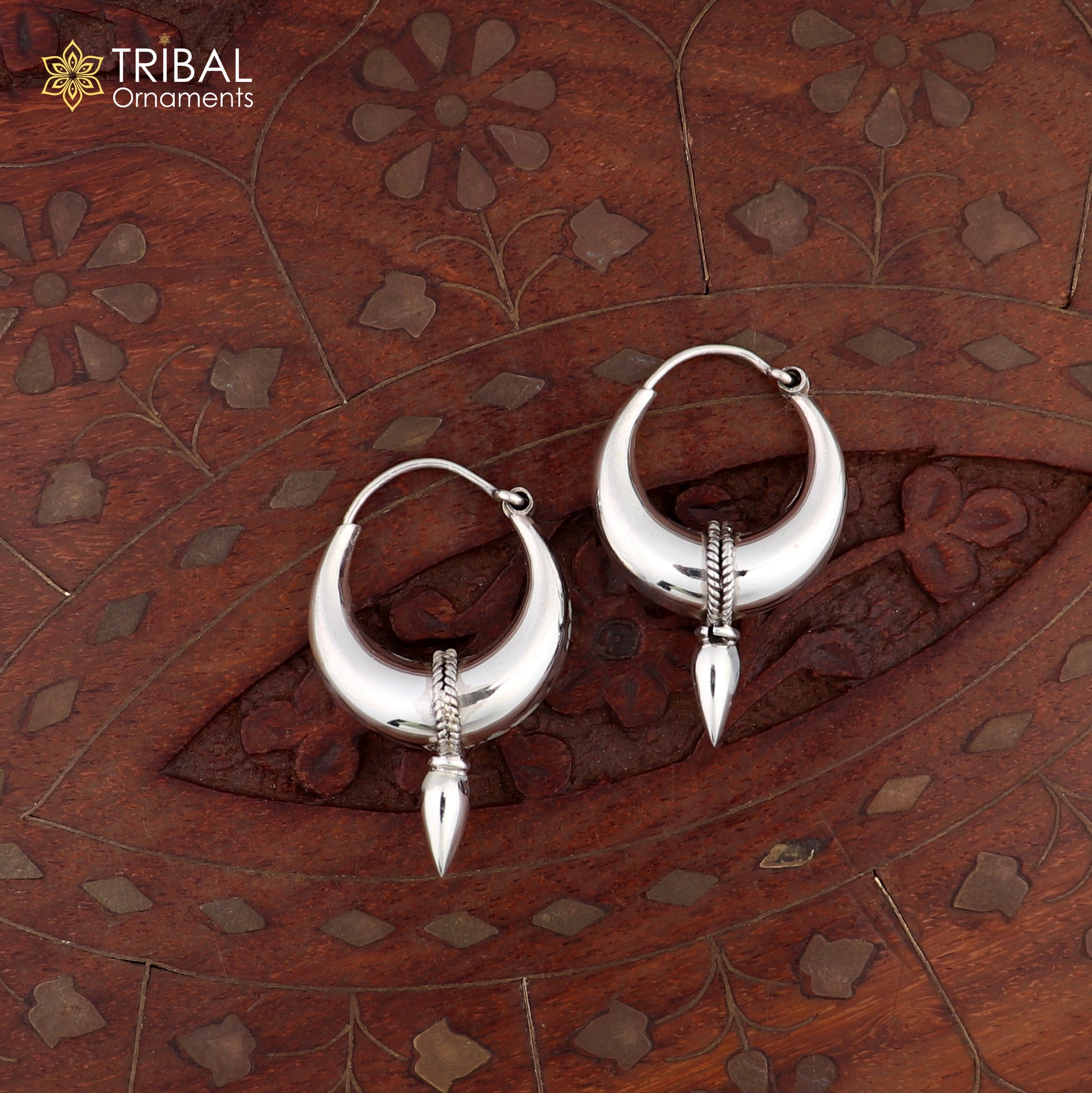 925 sterling silver hoop earrings with a shiny, plain design, featuring a unique Bali-inspired tribal style for unisex belly dance jewelry
