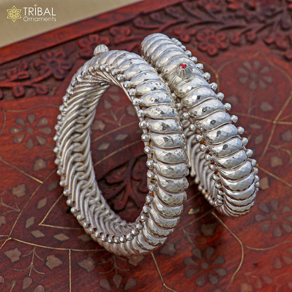 Sterling silver vintage spiral sutli design bangle by TRIBAL ORNAMENTS, featuring a handcrafted tribal jewelry style.