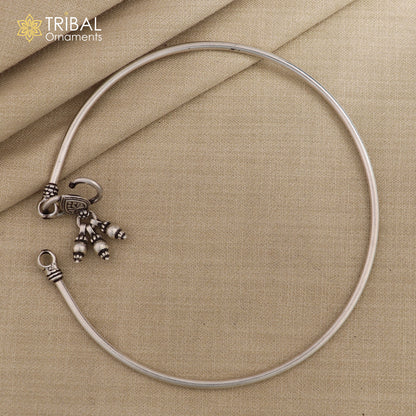Sterling silver foot bracelet with shiny design, hanging drops, and ankle kada for belly dance jewelry by TRIBALORNAMENT.