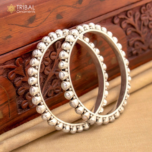 Sterling silver pearl bangle bracelet by TRIBALORNAMENT featuring oxidized design, perfect for brides and jewelry gifting.