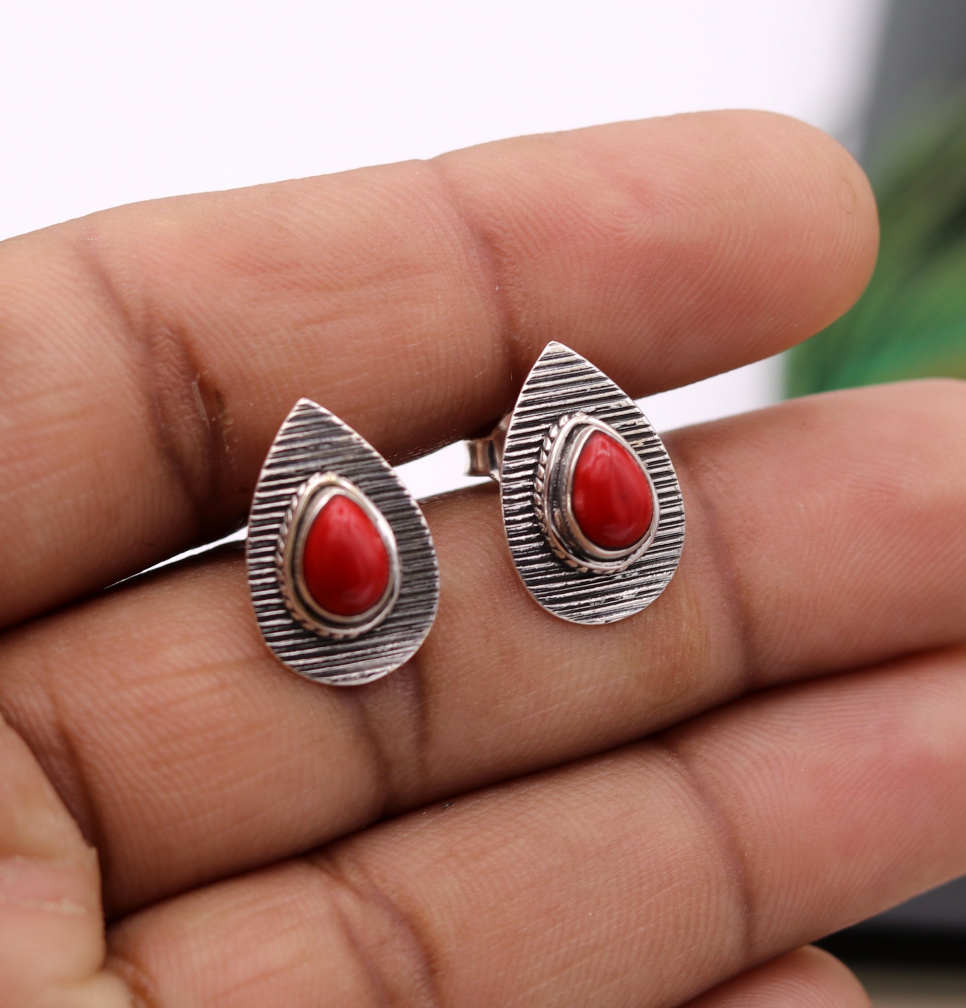 SAPPHIRE RED COLOR STONE HANDMADE 925 STERLING SILVER STUD VINTAGE EARRINGS s238 - TRIBAL ORNAMENTS