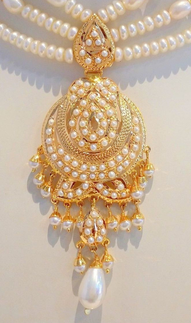 Buy Glitzy Conventional Gold Necklaces |GRT Jewellers