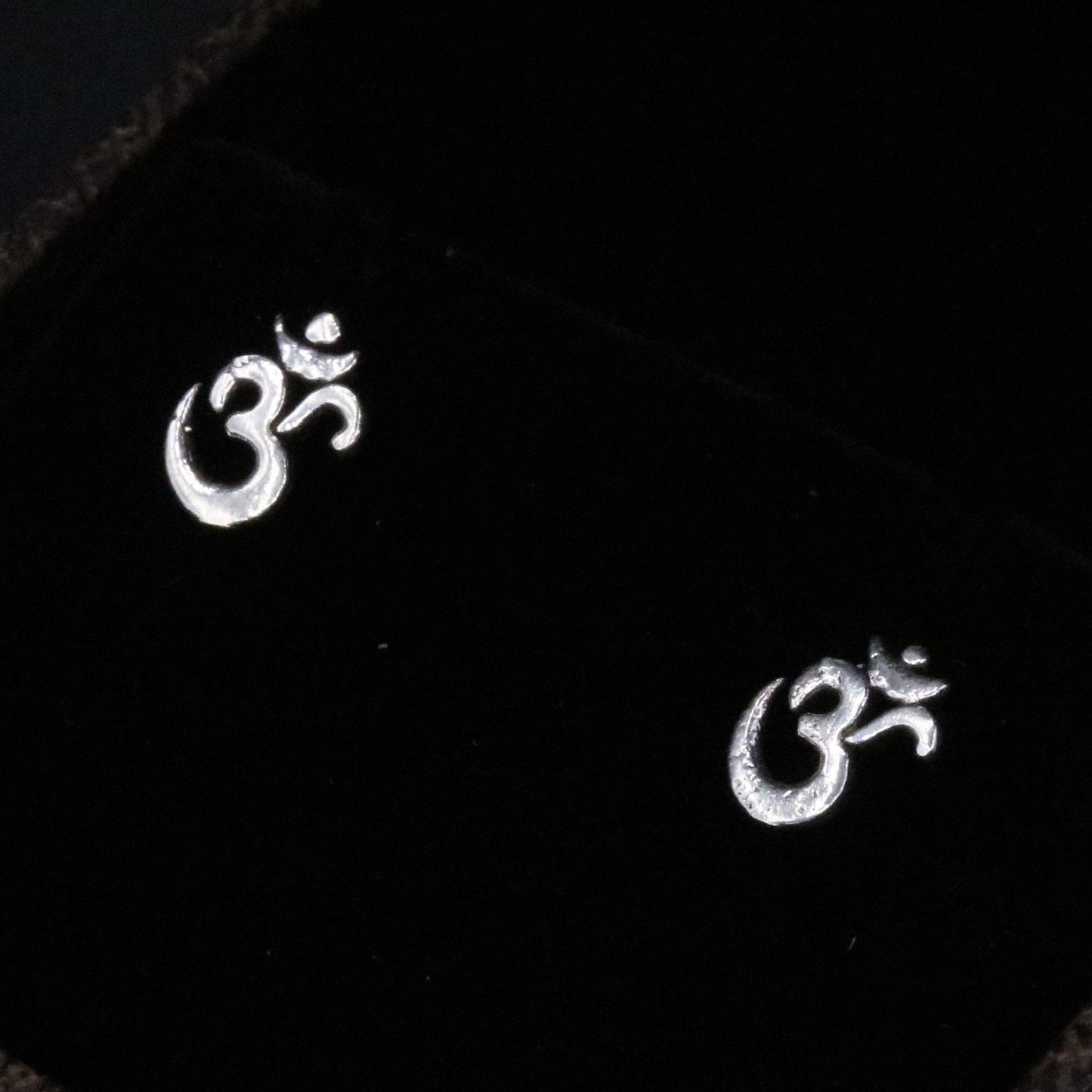 Sterling silver handmade aum om stud earring fabulous indan idol symbol earring jewelry for unisex s26 - TRIBAL ORNAMENTS