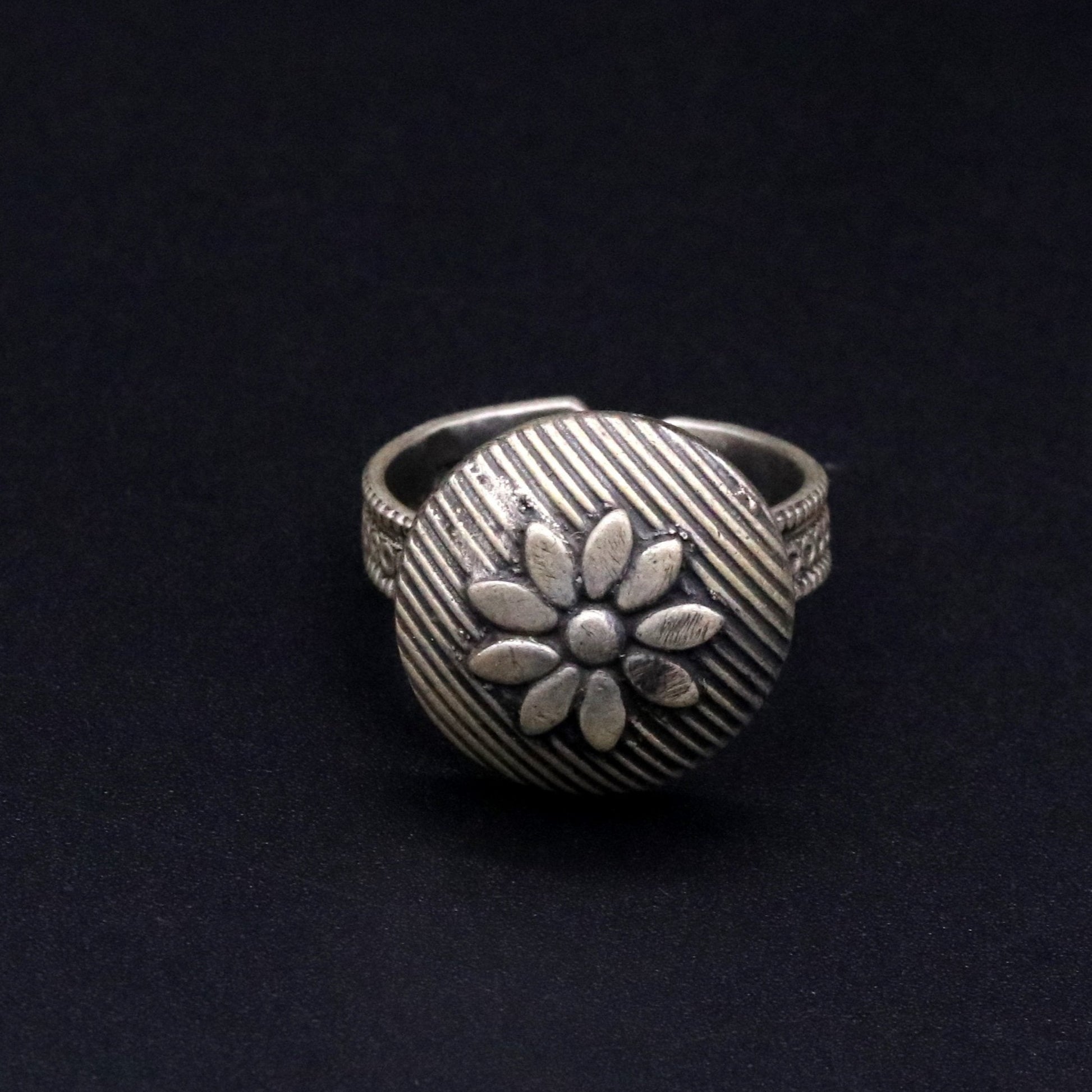 Traditional handmade silver flower shape fabulous adjustable tribal ring  jewelry from India rajasthan !!sr26 - TRIBAL ORNAMENTS