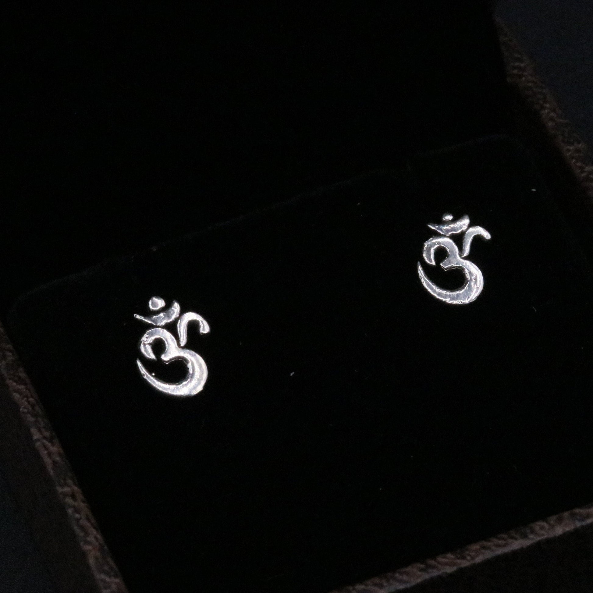 Sterling silver handmade aum om stud earring fabulous indan idol symbol earring jewelry for unisex s26 - TRIBAL ORNAMENTS