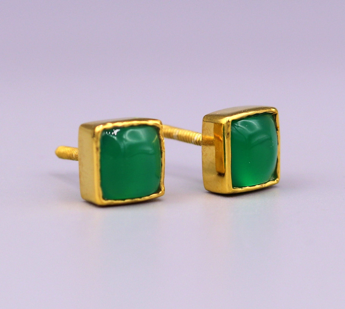 22 kt yellow gold handmade fabulous green stone stud earring unisex gifting jewelry excellent design stud - TRIBAL ORNAMENTS