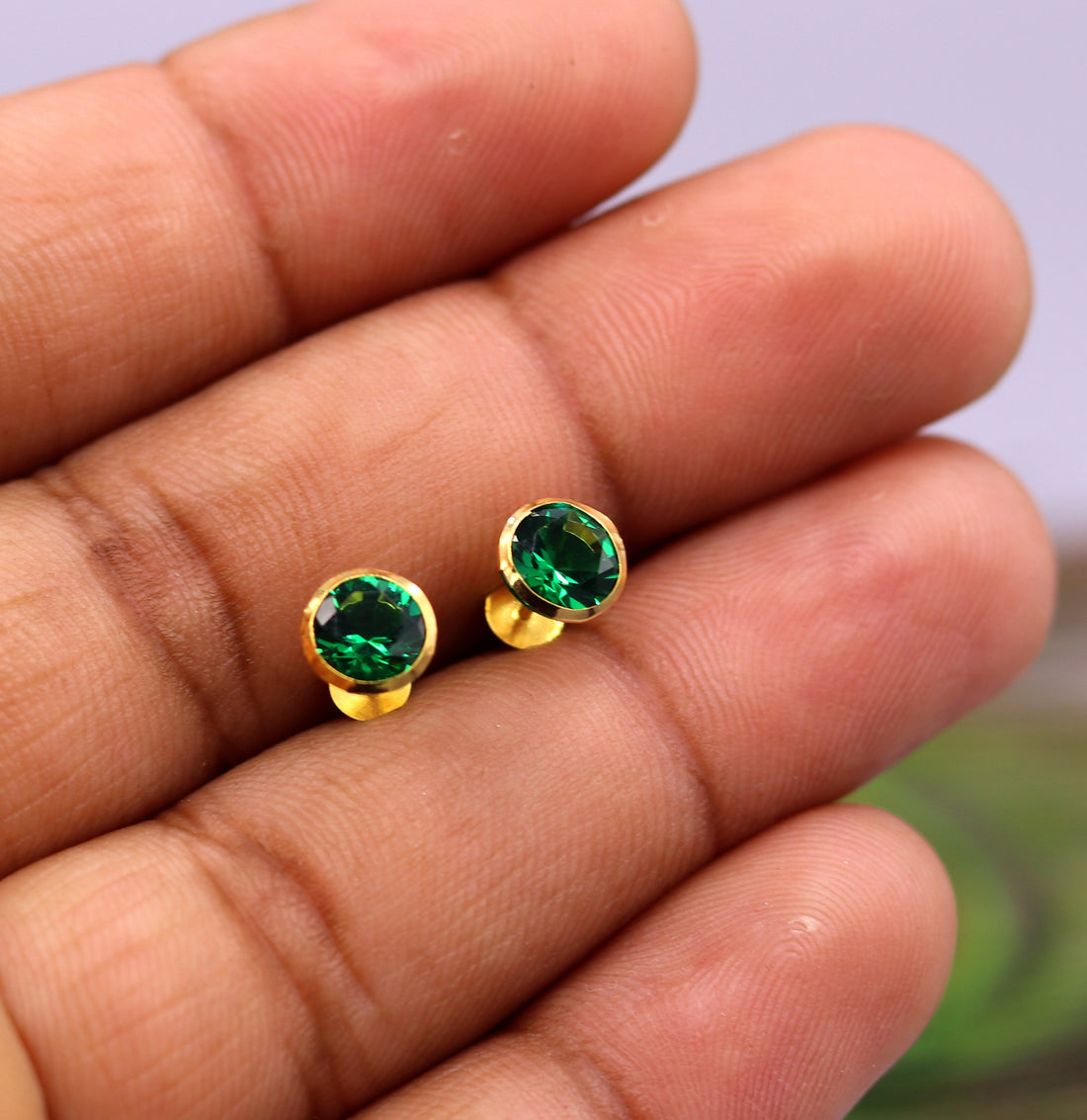 Genuine 18k yellow gold handmade fabulous green stone excellent antique vintage design stud earrings pair unisex jewelry er86 - TRIBAL ORNAMENTS
