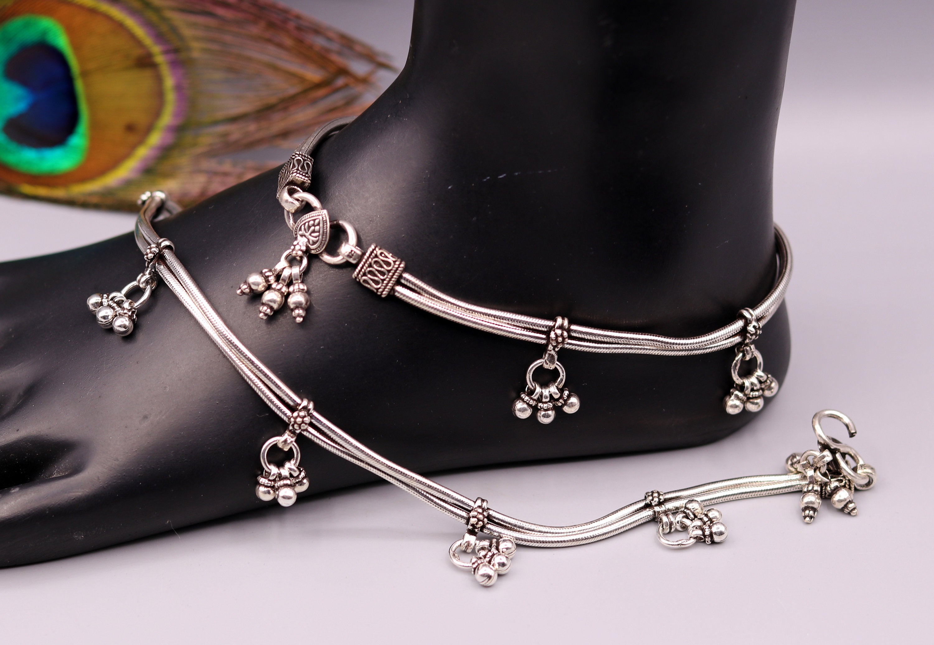 Girls foot bracelet bracelet patterns | Silver anklets designs, Anklet  designs, Beautiful feet