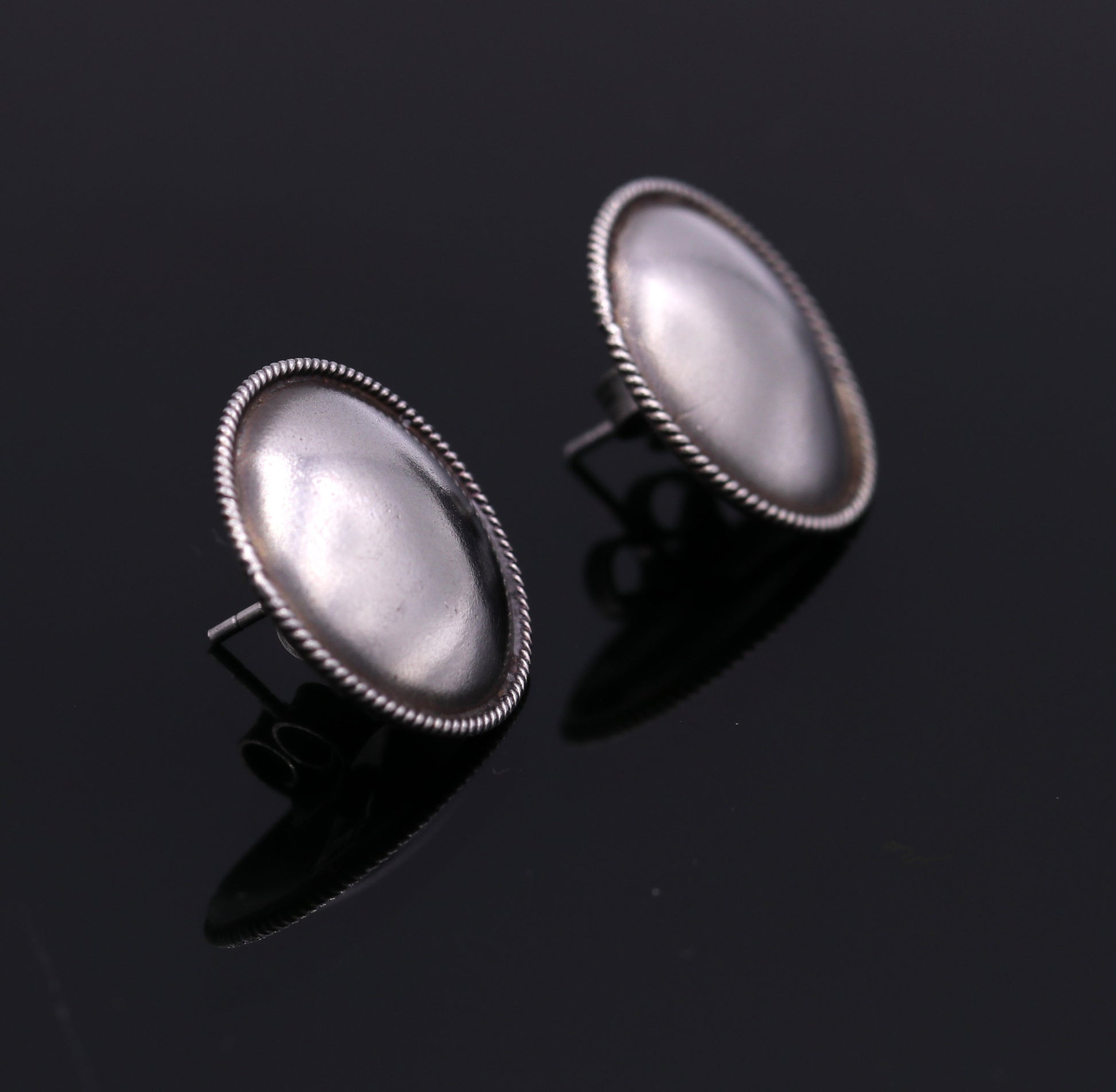 Vintage design 925 sterling silver plain style handmade round design fabulous Stud earrings tribal jewelry from Rajasthan india  s523 - TRIBAL ORNAMENTS