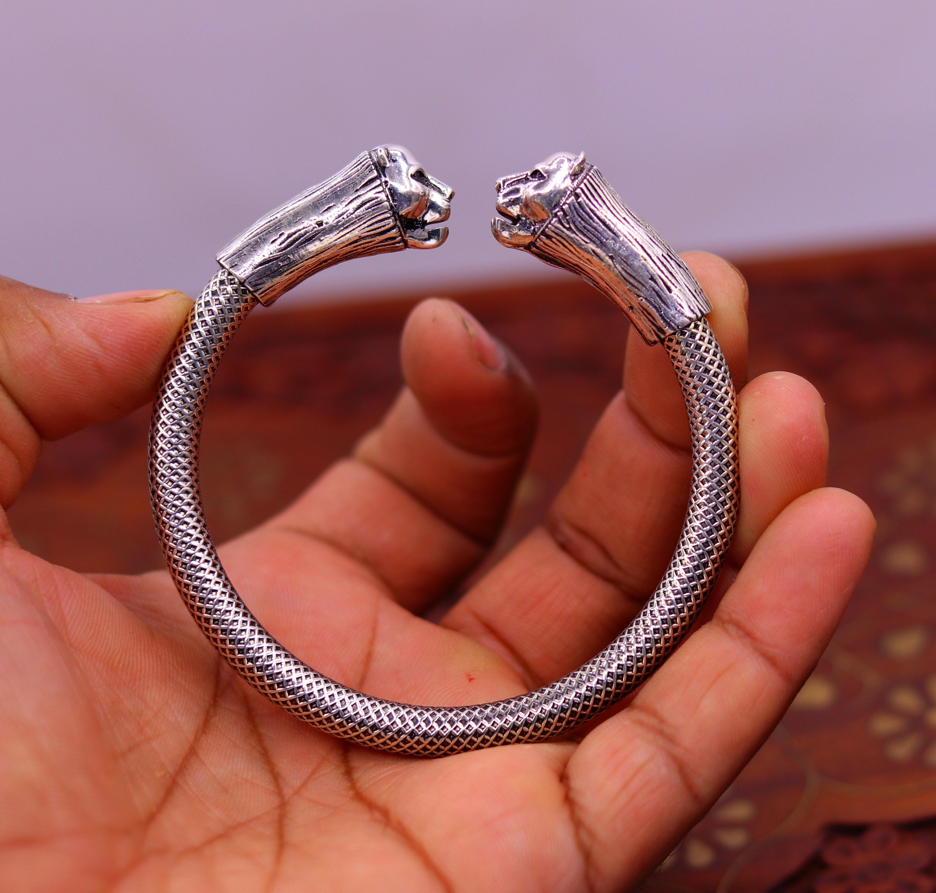 Hand hot sale silver kada