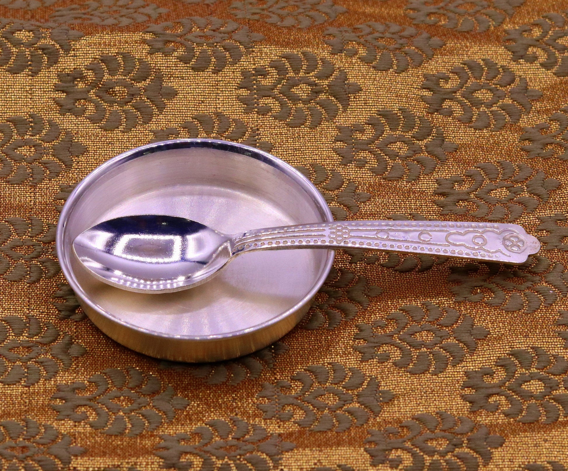 99.99 pure silver handmade silver small baby plate and spoon set, silver has antibacterial properties for stay healthy, silver vessels sv10 - TRIBAL ORNAMENTS