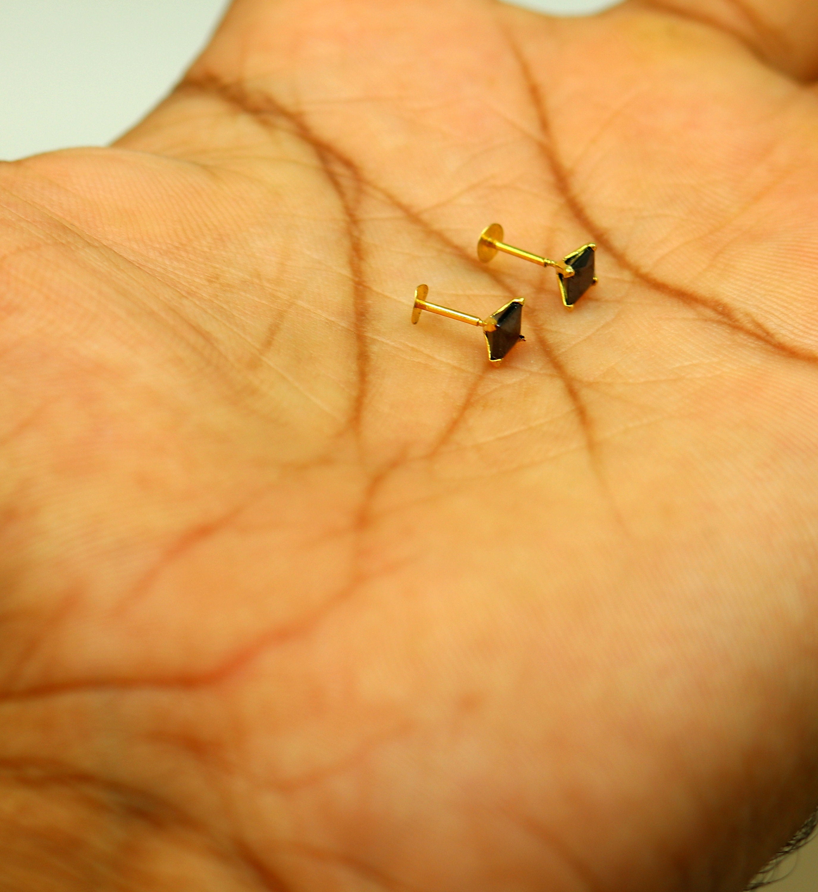 Simple And Elegant Gold Earring