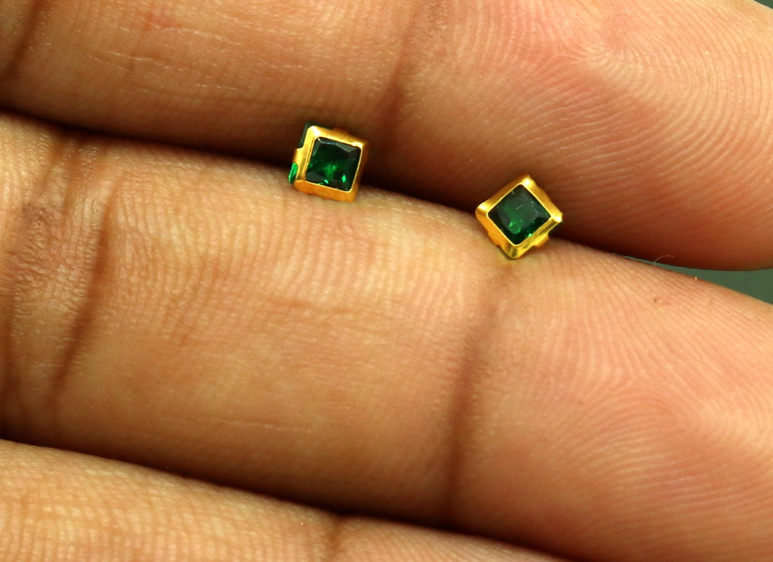 3MM OR 4mm single Green stone 18kt yellow gold handmade square shape fabulous screw back stud earring or nose pin unisex jewelry er121 - TRIBAL ORNAMENTS