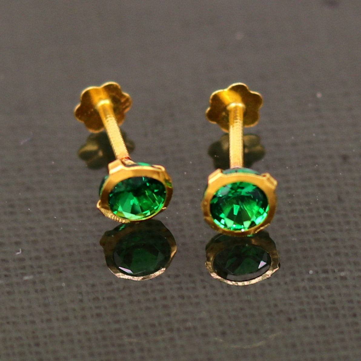 4mm 18k yellow gold handmade fabulous green cubic zircon stone excellent antique vintage design stud earrings pair unisex jewelry er115 - TRIBAL ORNAMENTS