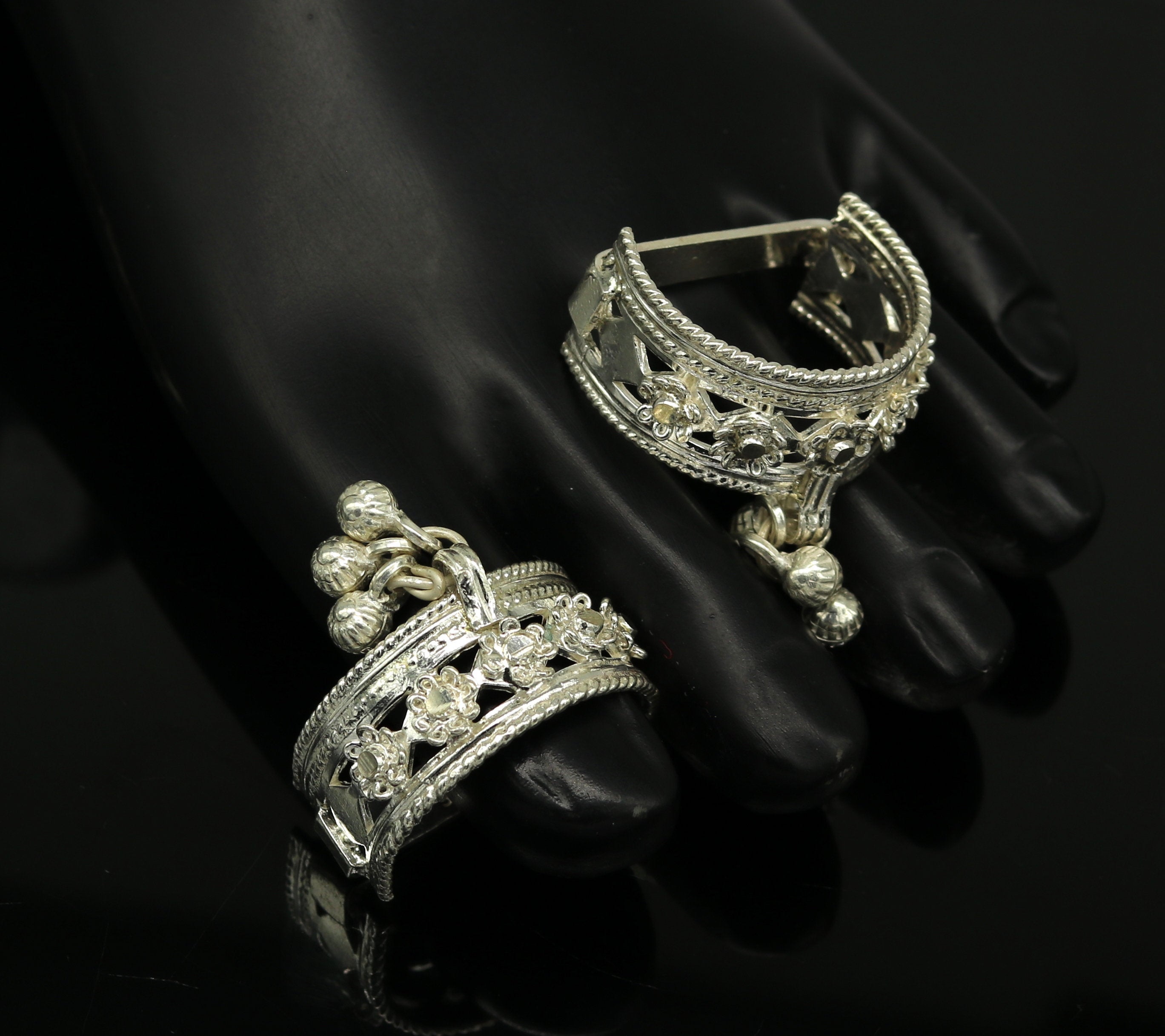 Antique toe hot sale rings online