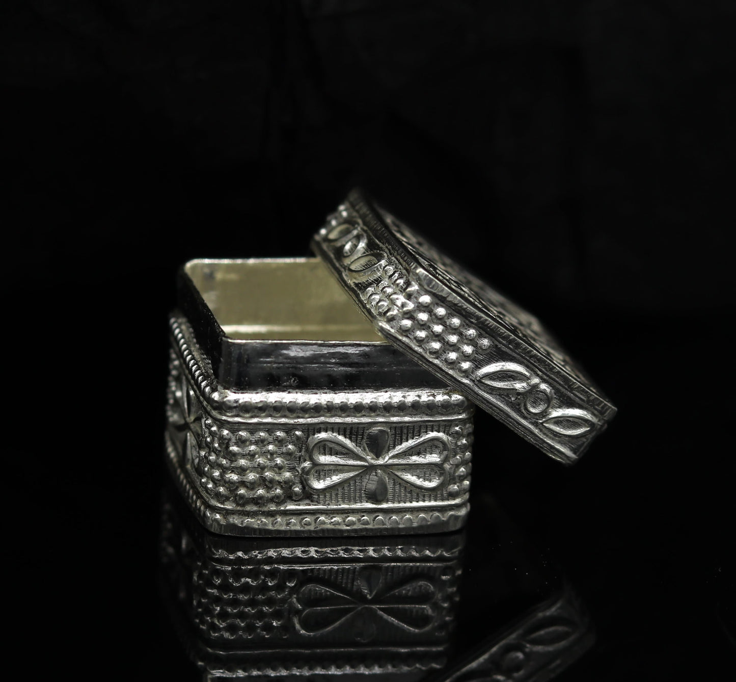 vintage style small bridal queen sterling silver trinket box or eyes kajal box, container box, small jewelry box, bridal art gifting  stb59 - TRIBAL ORNAMENTS