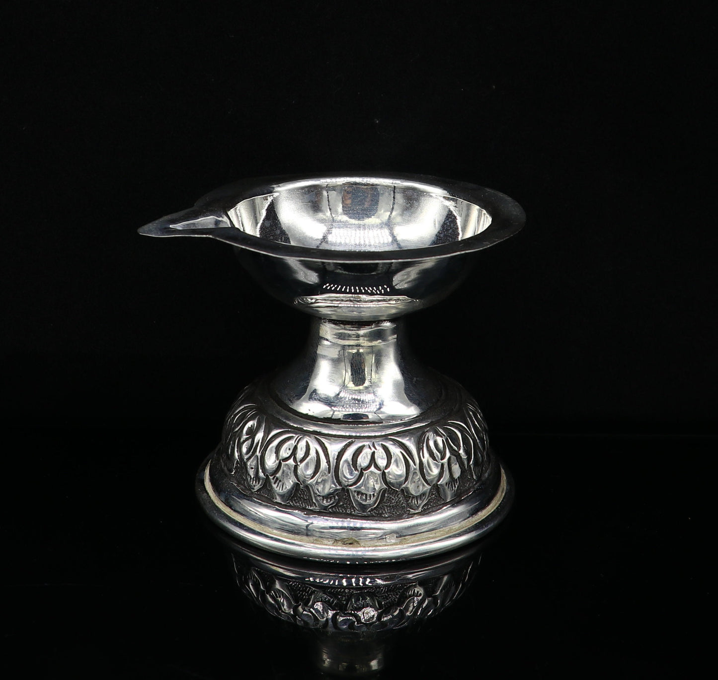 925 fine sterling silver chitai work kandrai work design oil lamp, silver Deepak, silver temple article, puja utensils art figurine  su145 - TRIBAL ORNAMENTS