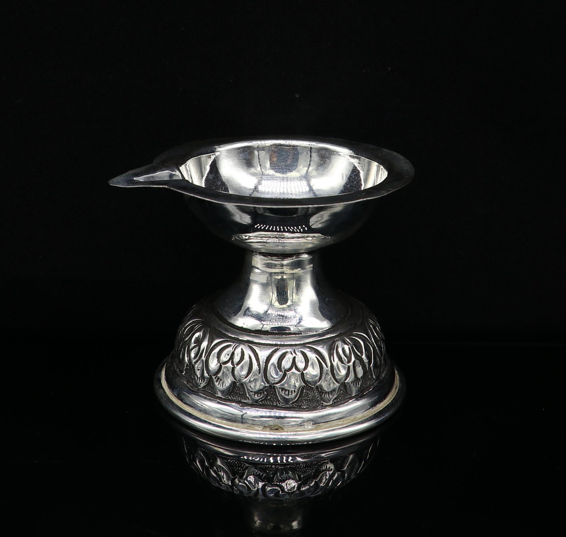 925 fine sterling silver chitai work kandrai work design oil lamp, silver Deepak, silver temple article, puja utensils art figurine  su145 - TRIBAL ORNAMENTS