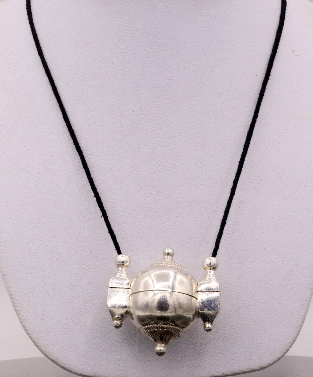 Sterling silver vintage design silver Lord shiva pendant to hold shiva lingam, mantra box prayer box tribal stylish custom jewelry sa06 - TRIBAL ORNAMENTS