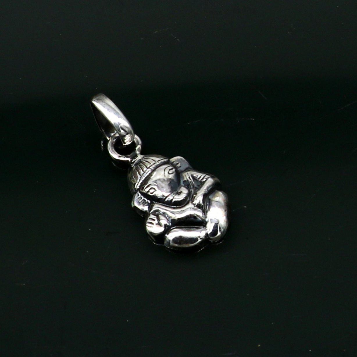 Small hot sale ganesh pendant