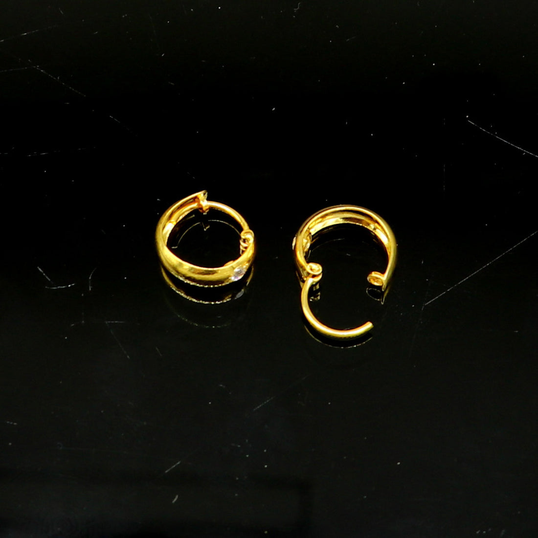 18kt yellow fine gold single stone hoops earring, excellent brides made clip on earring, Huggie Hoop Earrings jewelry gifting ho70 - TRIBAL ORNAMENTS