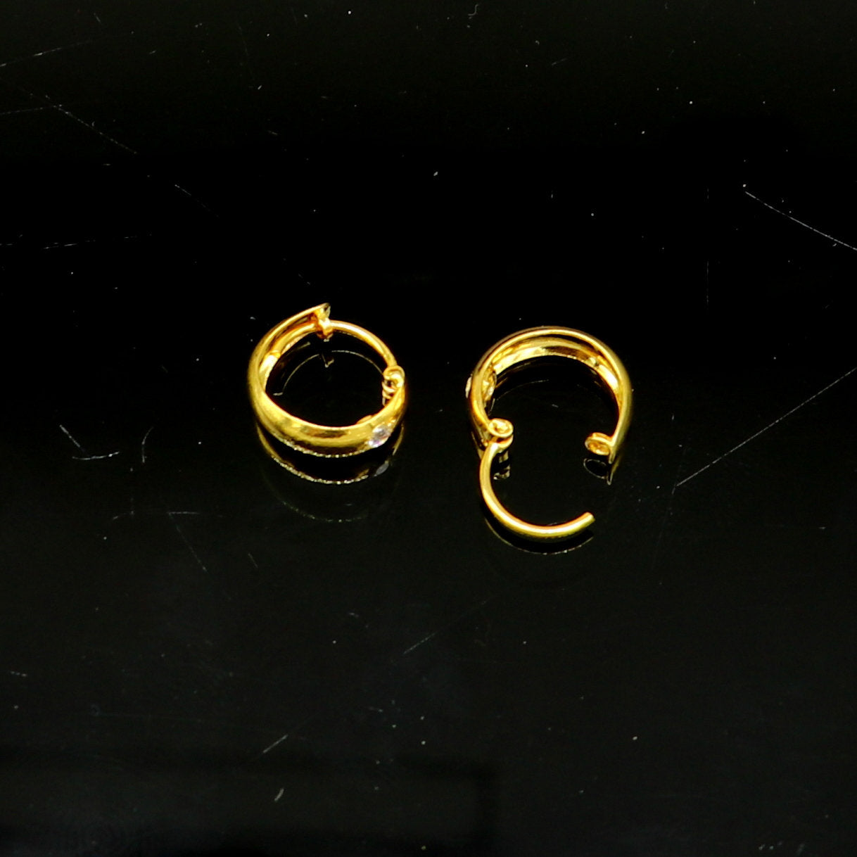 18kt yellow fine gold single stone hoops earring, excellent brides made clip on earring, Huggie Hoop Earrings jewelry gifting ho70 - TRIBAL ORNAMENTS