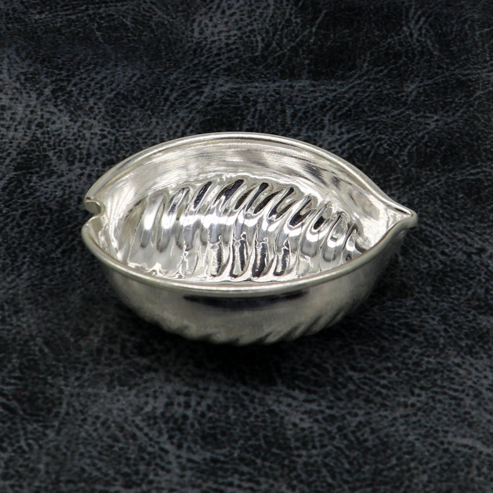 925 sterling silver handcrafted design tilak bowl, sindur bowl, kesar chandan, saffron sandal bowl, puja utensils, baby feeder article su176 - TRIBAL ORNAMENTS