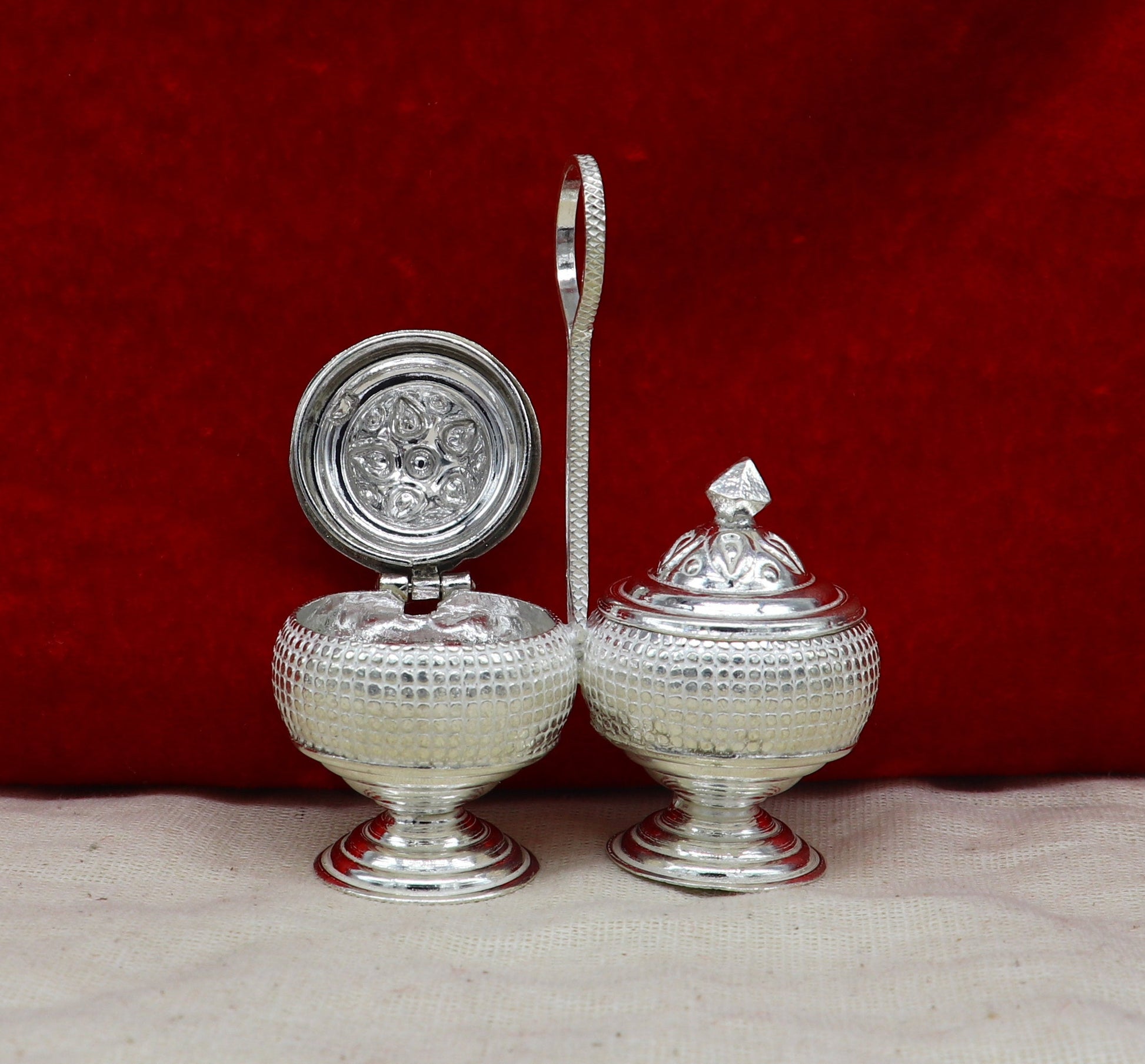 Vintage design 925 sterling silver trinket box, excellent kumkum/ sindur, sandal, saffron tilak box, brides gift or puja utensils su182 - TRIBAL ORNAMENTS