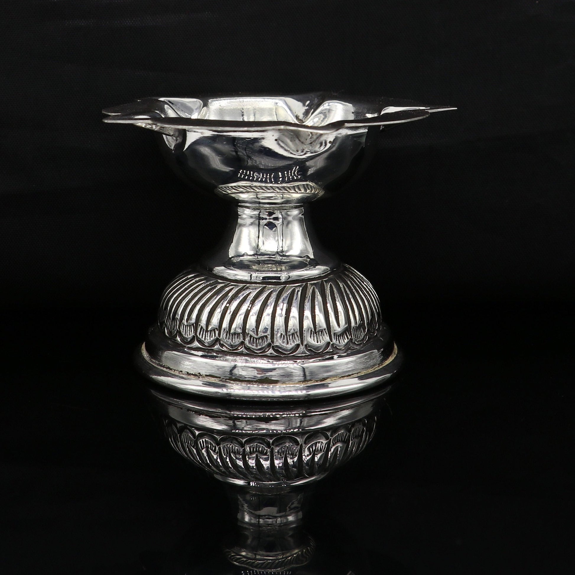 925 pure sterling silver chitai work kandrai work design oil lamp, silver Deepak, silver temple article, puja utensils art figurine  su142 - TRIBAL ORNAMENTS