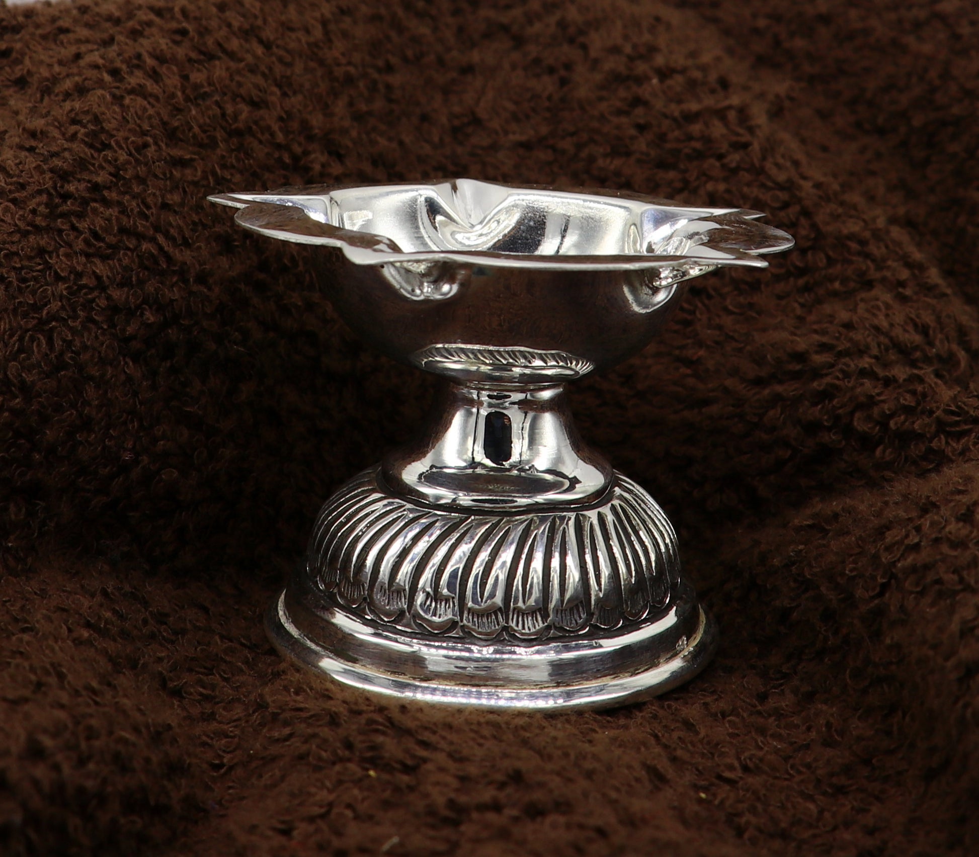 925 pure sterling silver chitai work kandrai work design oil lamp, silver Deepak, silver temple article, puja utensils art figurine  su142 - TRIBAL ORNAMENTS