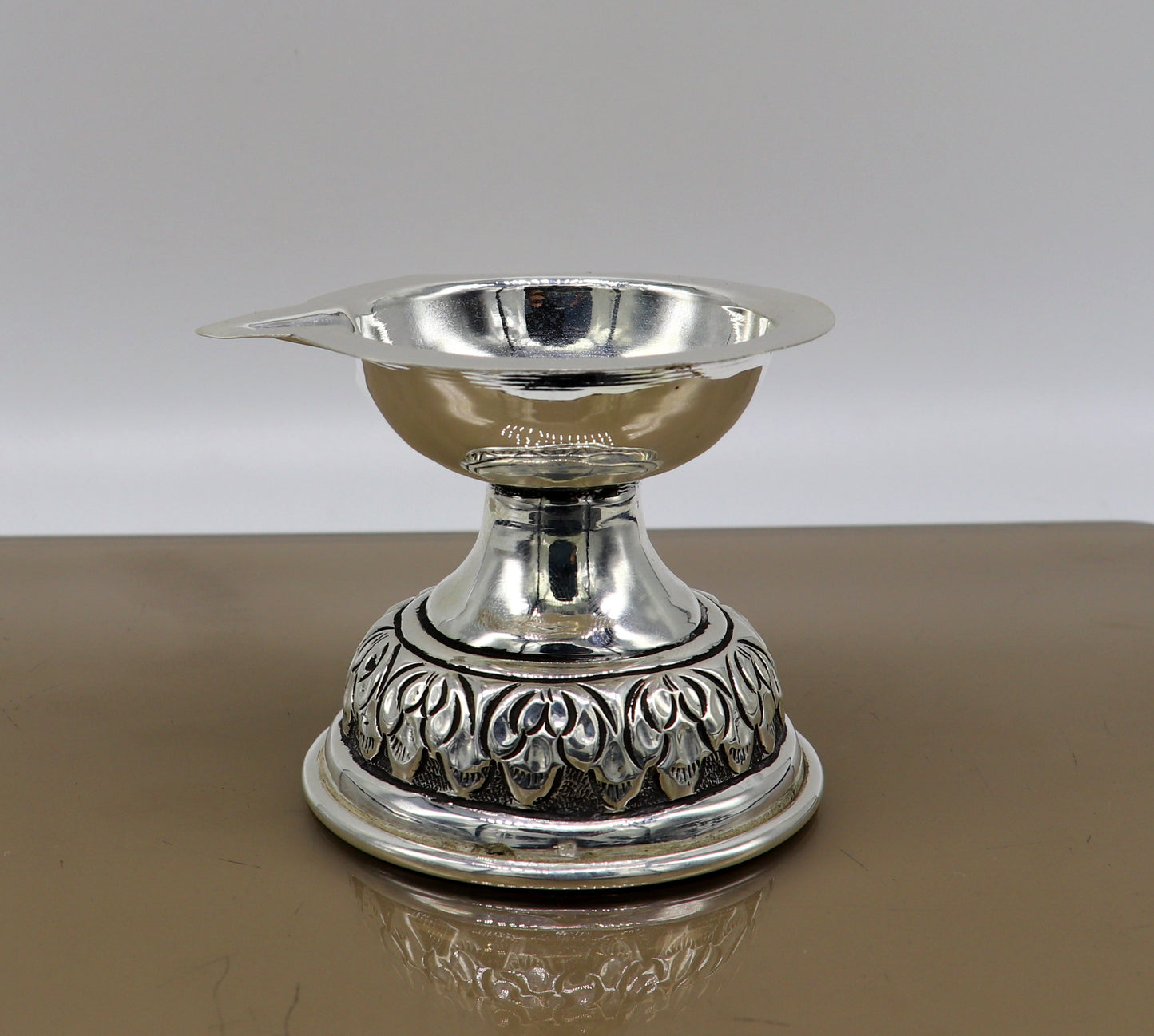 925 fine sterling silver chitai work kandrai work design oil lamp, silver Deepak, silver temple article, puja utensils art figurine  su145 - TRIBAL ORNAMENTS