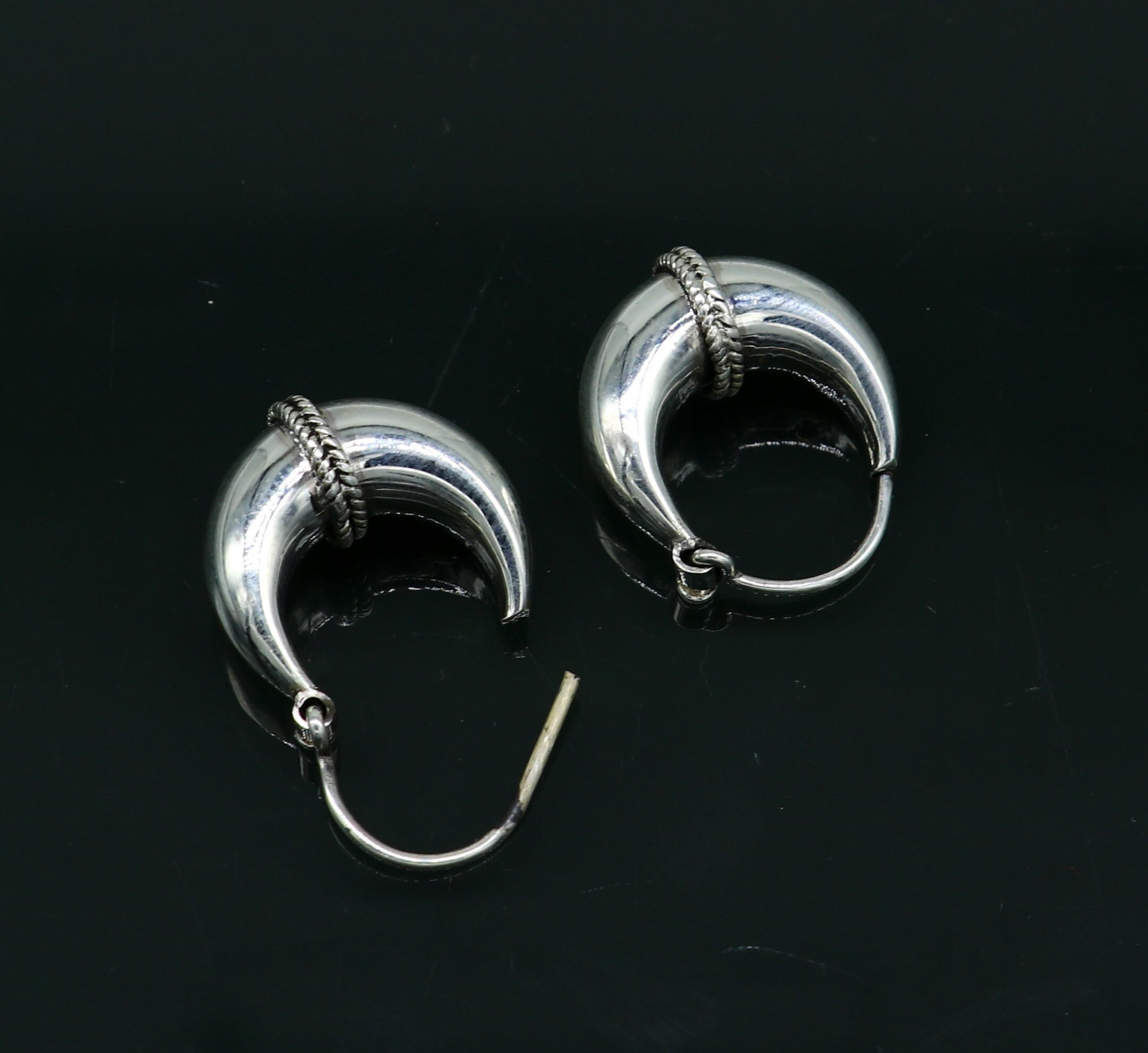 925 sterling silver fabulous hoops earring, vintage antique tribal kundal earring from Rajasthan India, best gifting unisex jewelry ear627 - TRIBAL ORNAMENTS