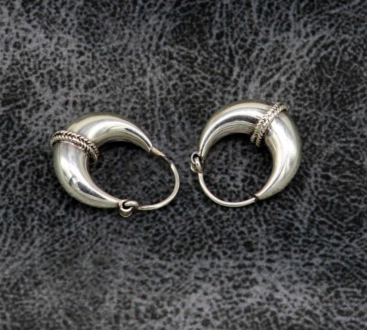 925 sterling silver fabulous hoops earring, vintage antique tribal kundal earring from Rajasthan India, best gifting unisex jewelry ear627 - TRIBAL ORNAMENTS