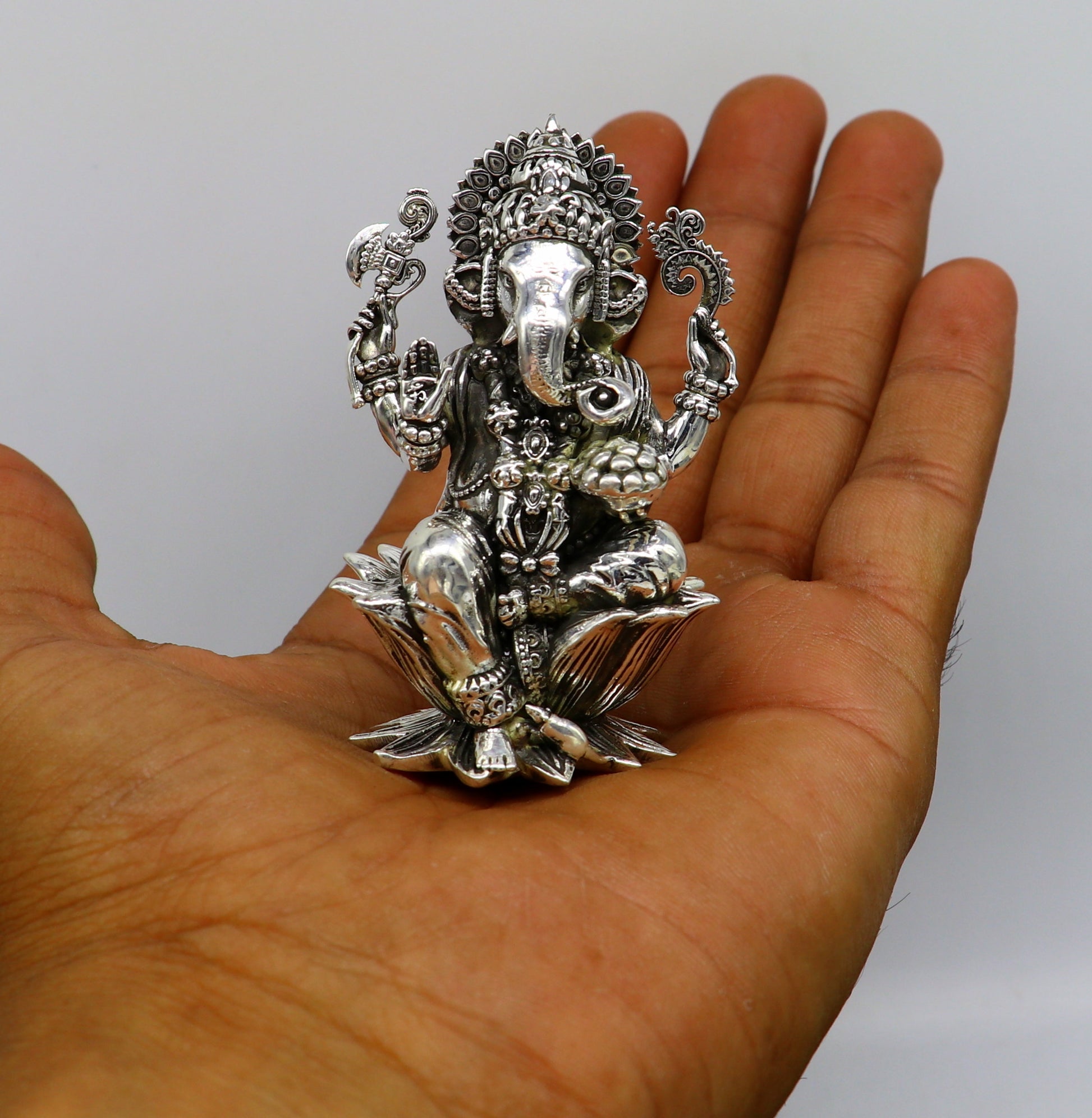 925 Sterling silver Lord Ganesh Idol, Pooja Articles, Silver Idols Figurine, handcrafted Lord Ganesh statue sculpture gifting art su212 - TRIBAL ORNAMENTS