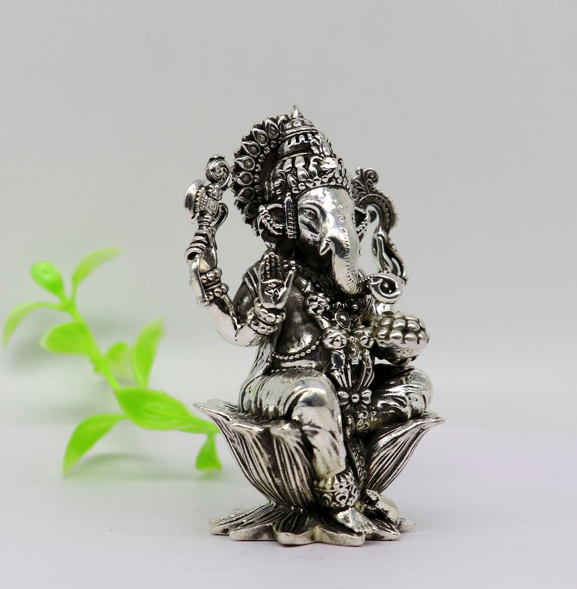 925 Sterling silver Lord Ganesh Idol, Pooja Articles, Silver Idols Figurine, handcrafted Lord Ganesh statue sculpture gifting art su212 - TRIBAL ORNAMENTS