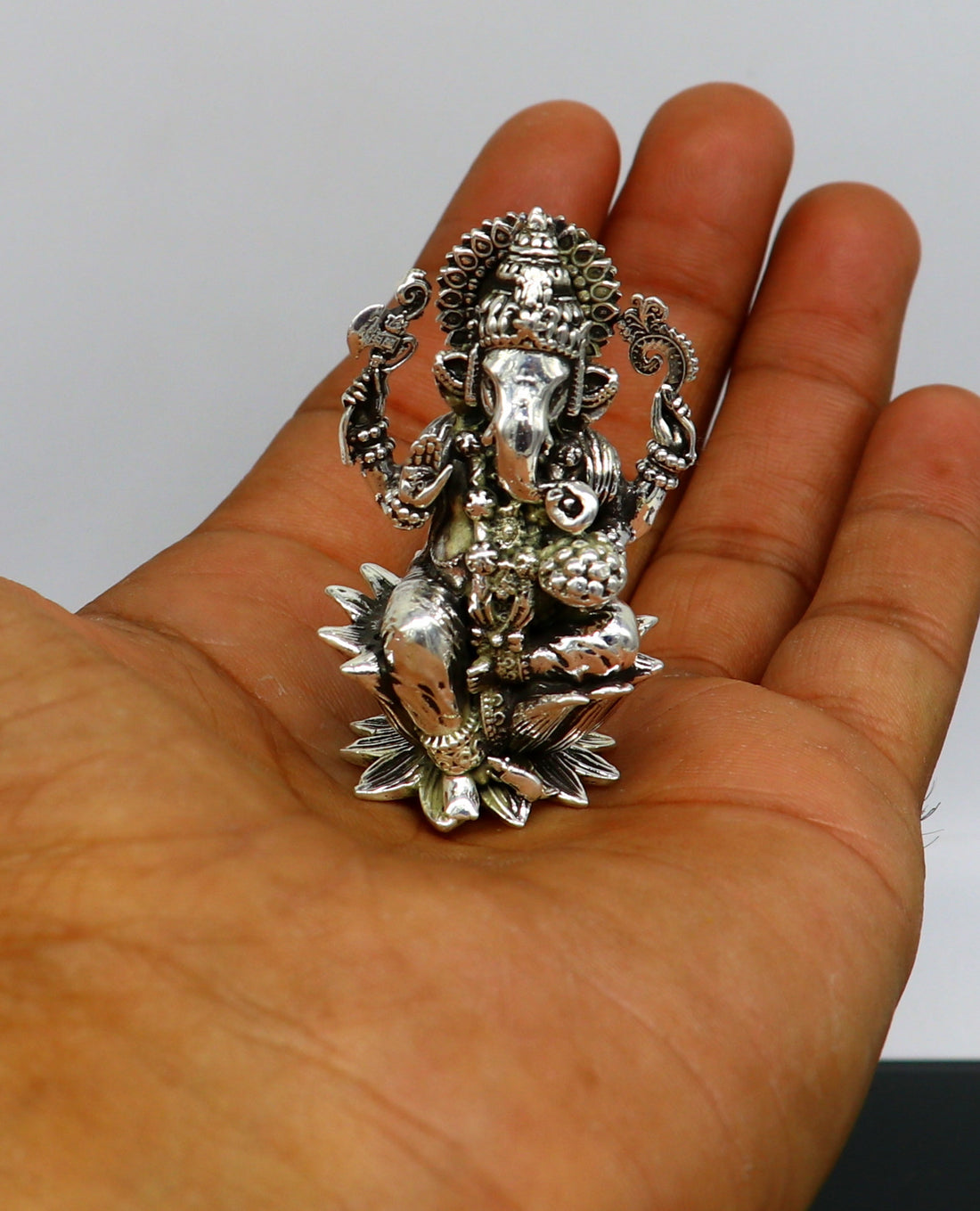 925 Sterling silver Lord Ganesh Idol, Pooja Articles, Silver Idols Figurine, handcrafted Lord Ganesh statue sculpture gifting art su213 - TRIBAL ORNAMENTS