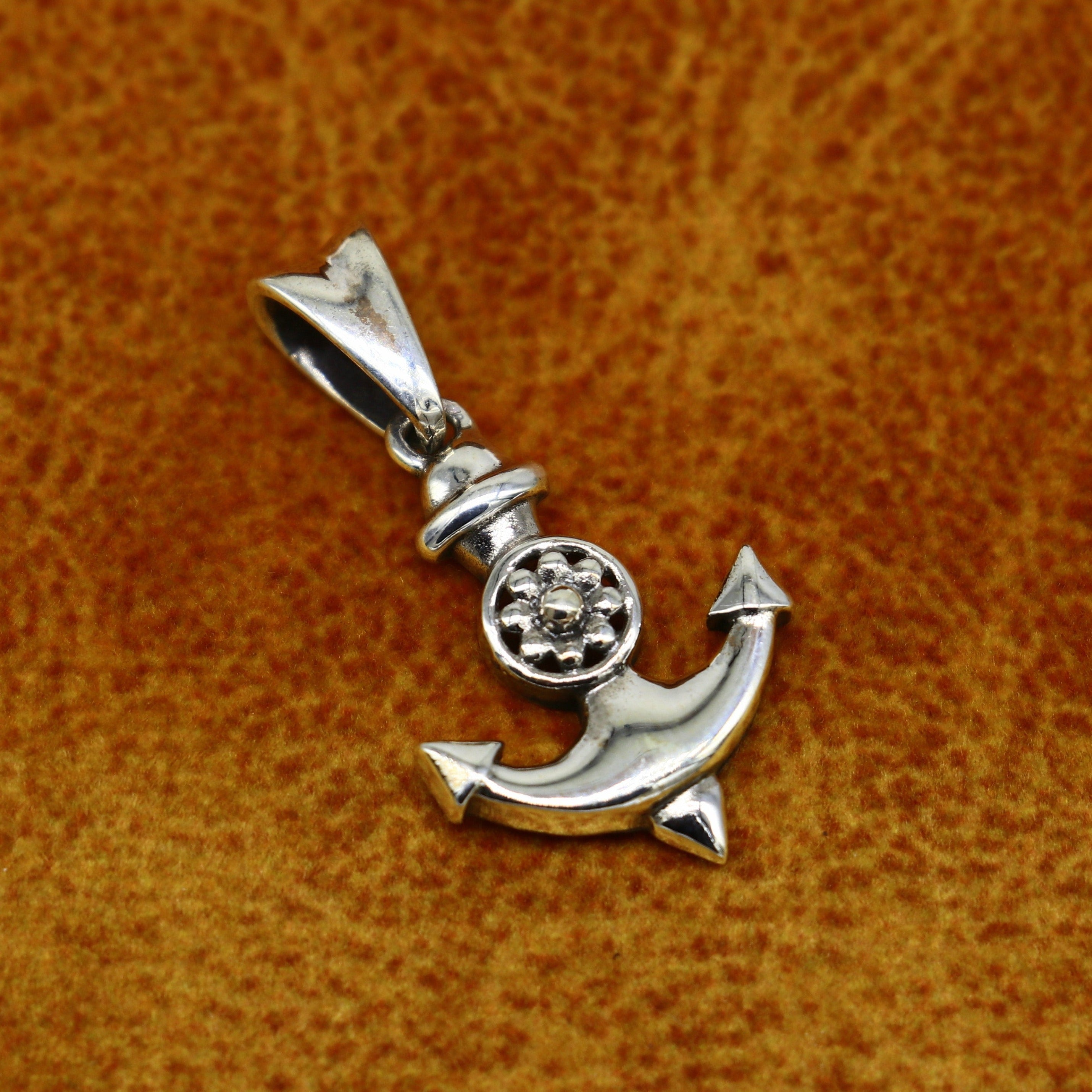 Anchor hot sale design pendant