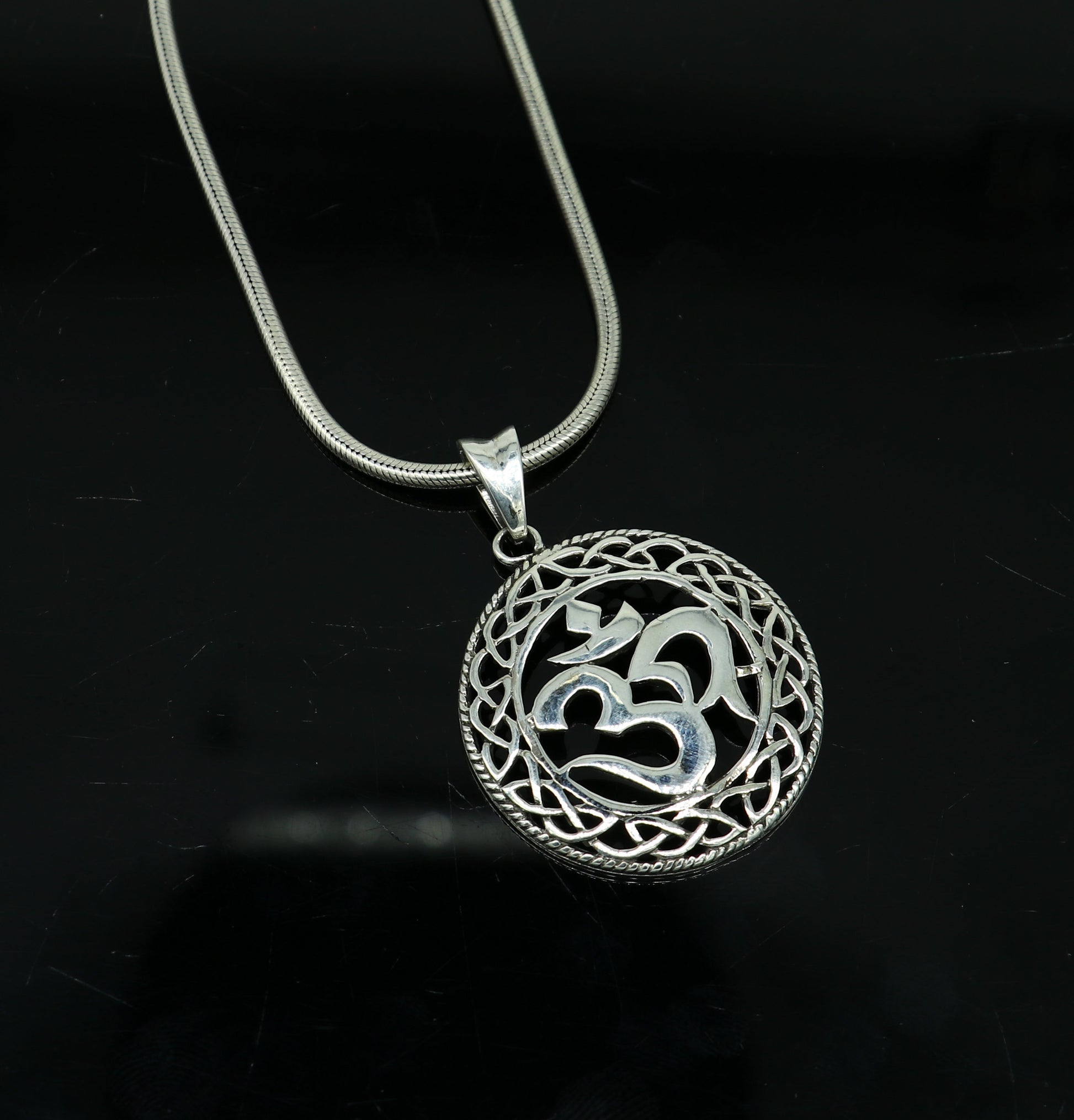 925 sterling silver handmade mantra symbol 'Aum' pendant, amazing stylish unisex pendant locket personalized new fancy jewelry ssp568 - TRIBAL ORNAMENTS