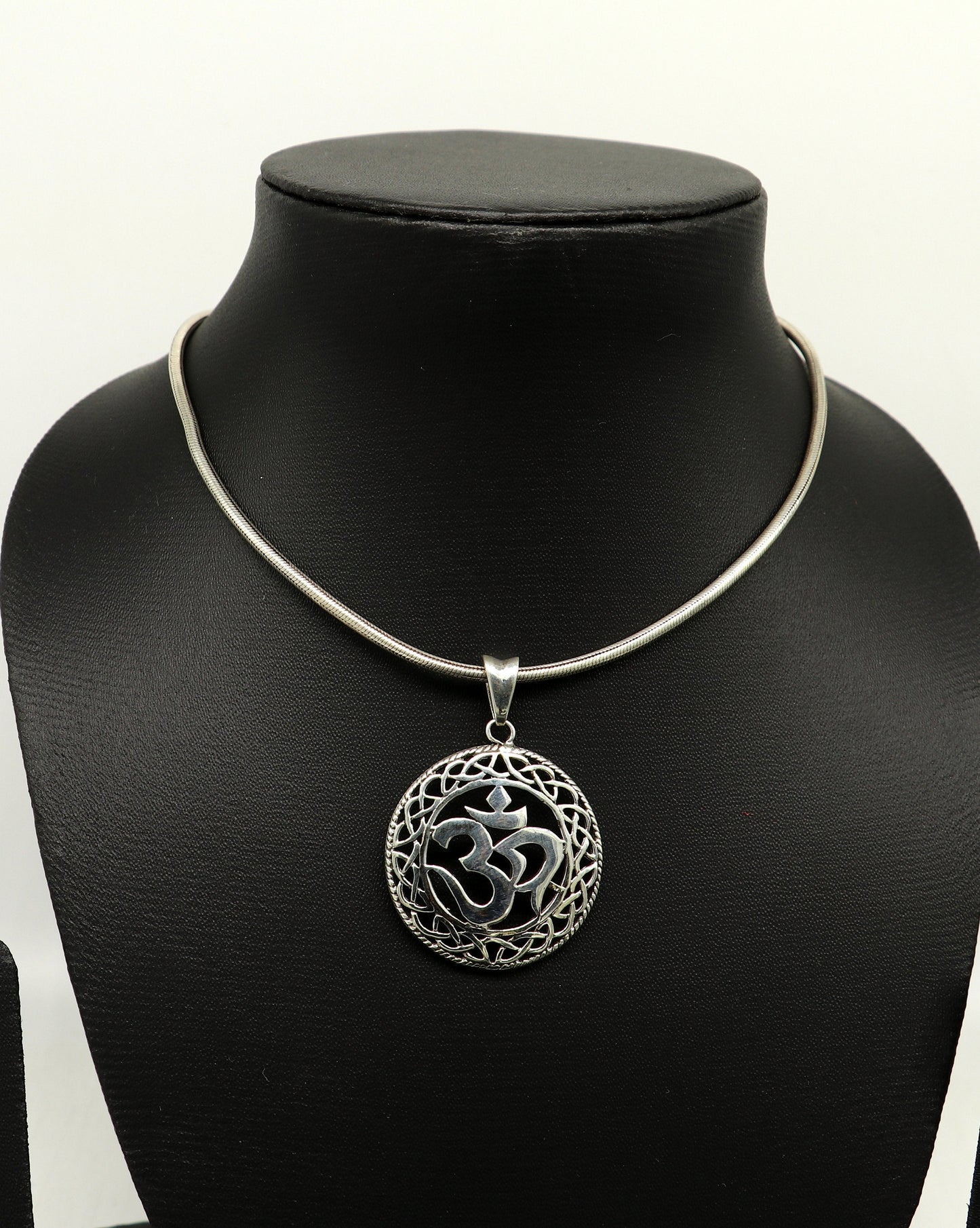 925 sterling silver handmade mantra symbol 'Aum' pendant, amazing stylish unisex pendant locket personalized new fancy jewelry ssp568 - TRIBAL ORNAMENTS