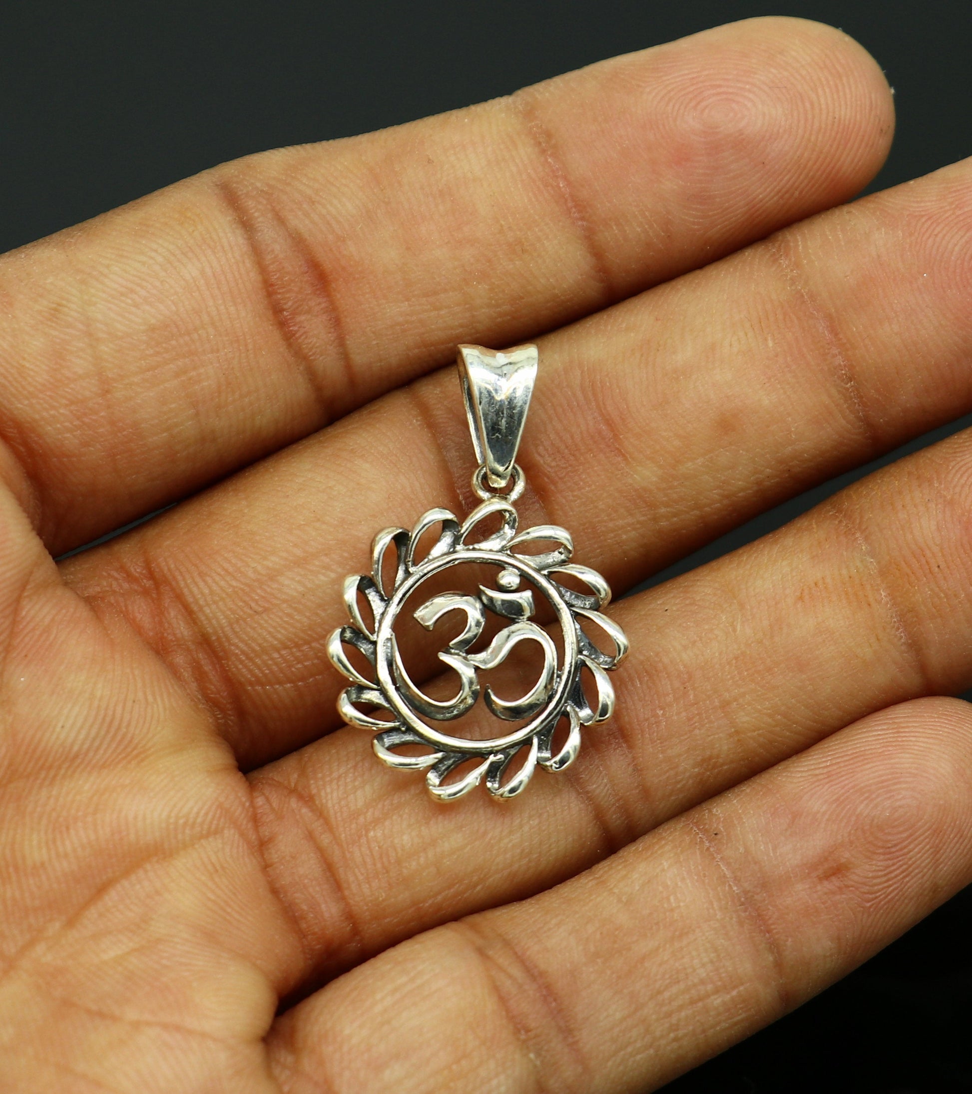 925 sterling silver handmade Hindu mantra 'Aum' OM pendant, amazing stylish unisex pendant locket personalized jewelry tribal jewelry ssp440 - TRIBAL ORNAMENTS