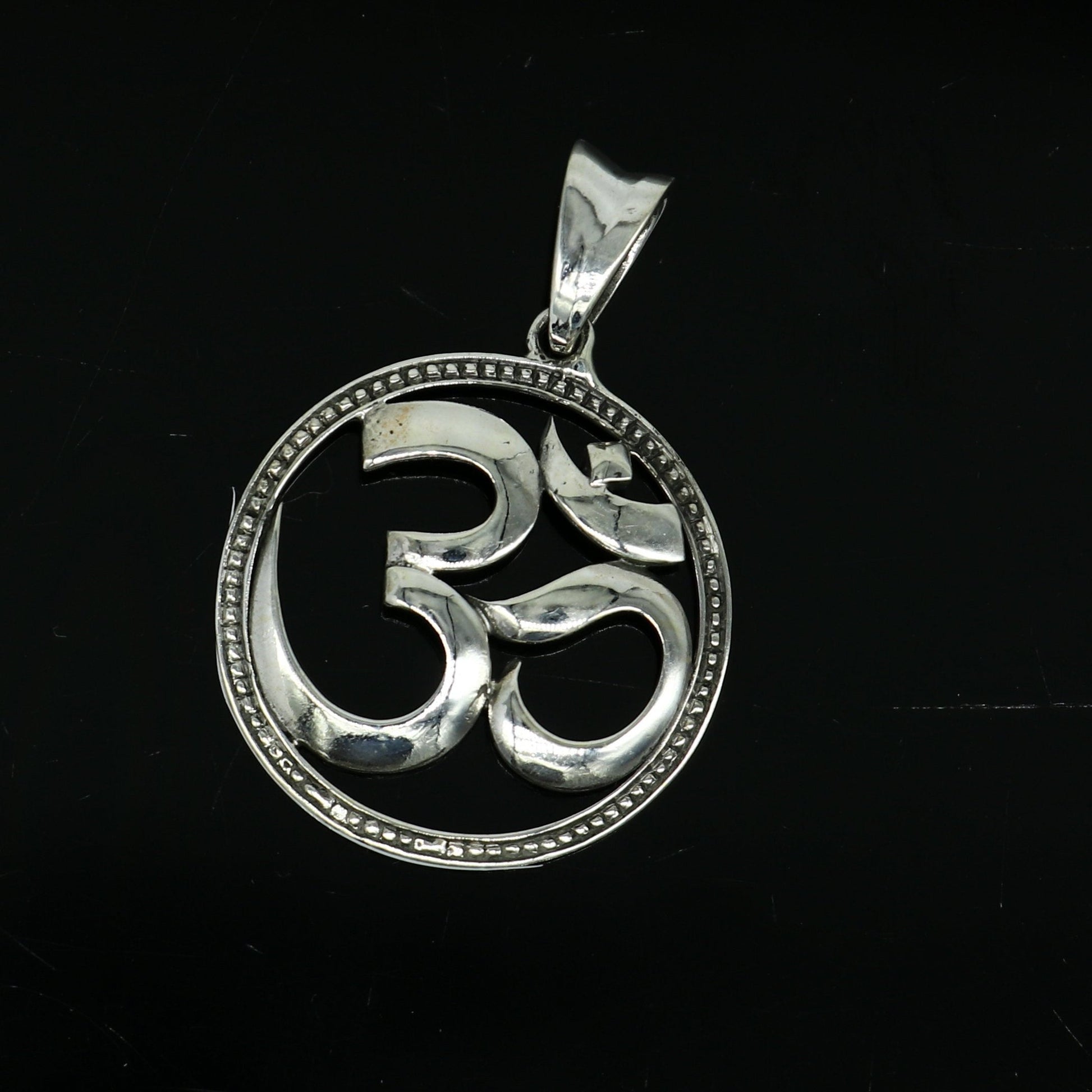 925 sterling silver handmade Hindu mantra 'Aum' OM pendant, amazing stylish unisex pendant locket personalized jewelry tribal jewelry ssp467 - TRIBAL ORNAMENTS