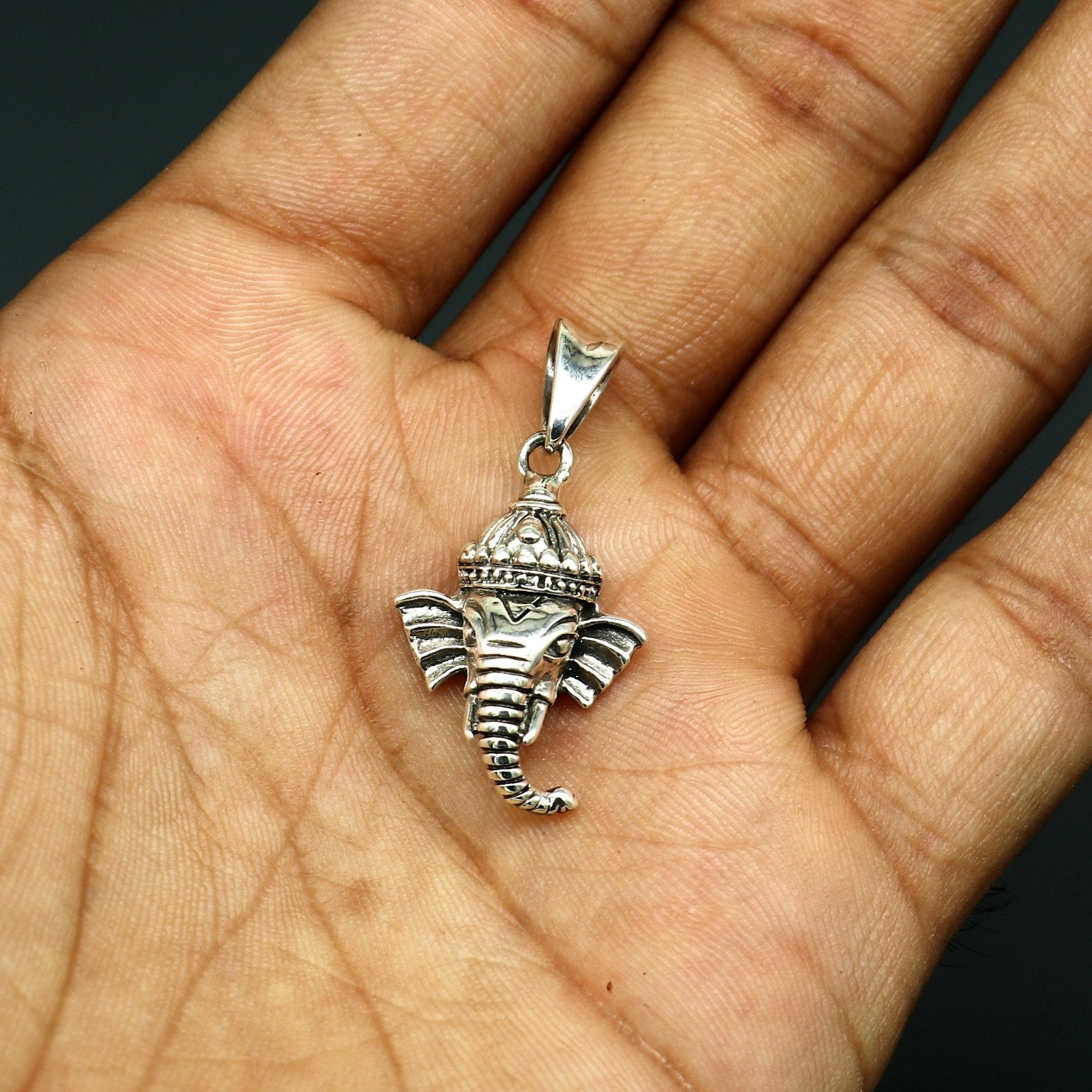 Lord ganesha hot sale pendant designs