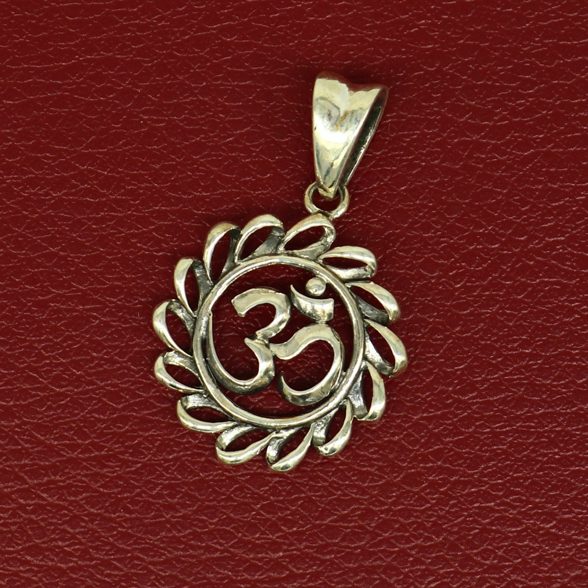 925 sterling silver handmade Hindu mantra 'Aum' OM pendant, amazing stylish unisex pendant locket personalized jewelry tribal jewelry ssp440 - TRIBAL ORNAMENTS